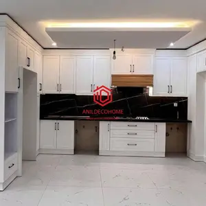 آشپزخانه مدرن با کابینت‌های شیک 